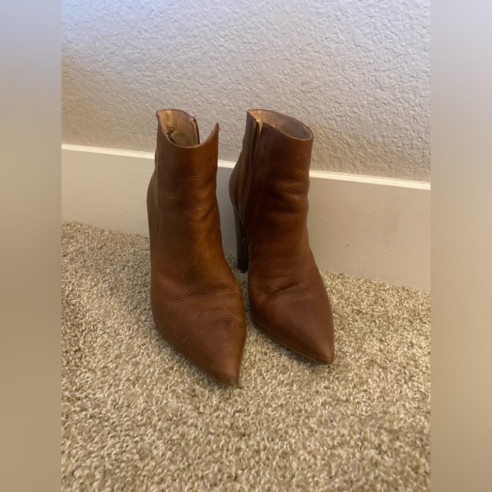 Cute brown Steve Madden boots